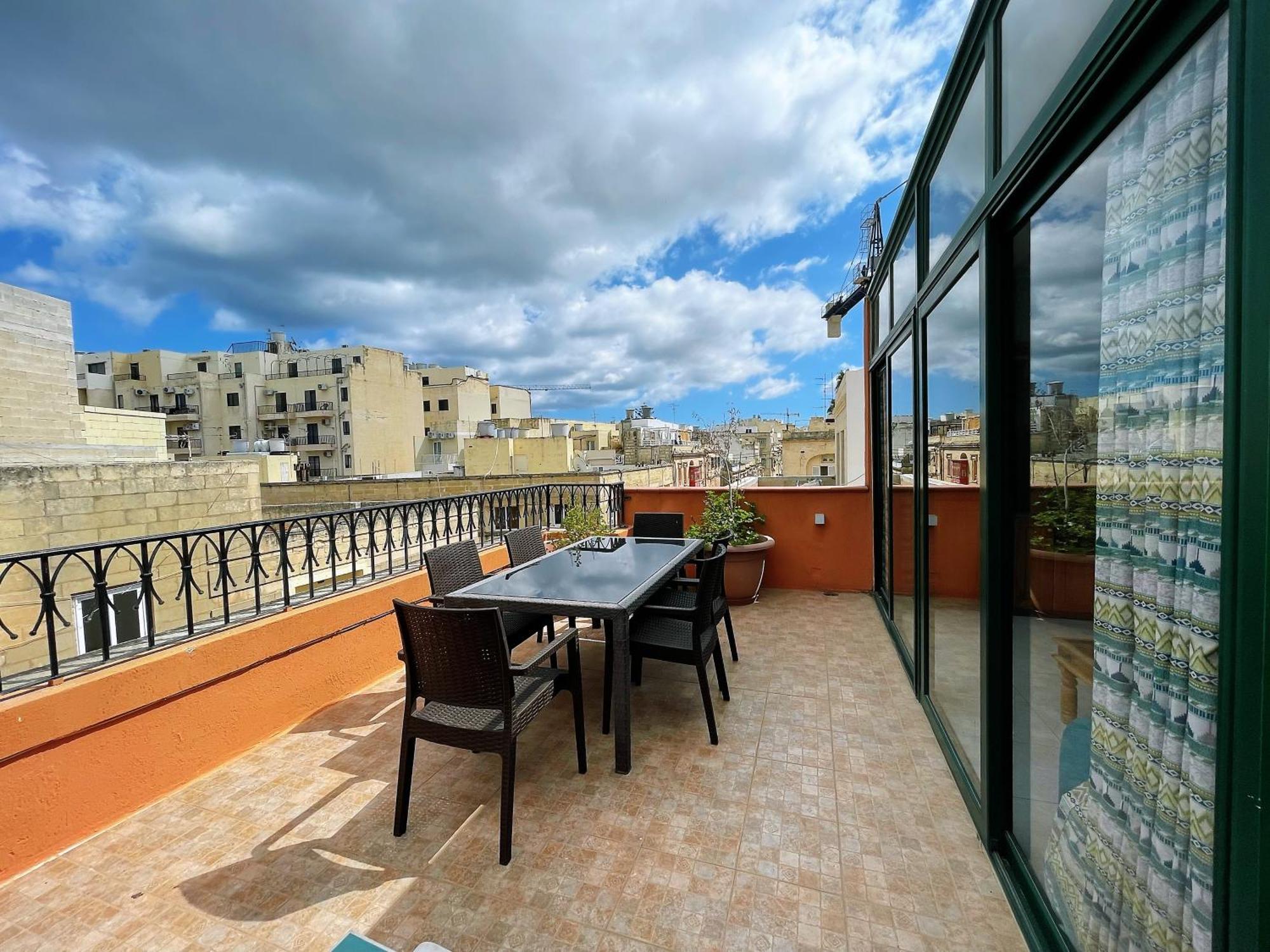 Fantastic 3 Bedroom Duplex Penthouse With Terrace Sliema Exterior photo